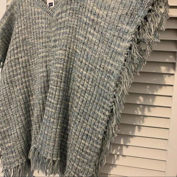 NEW Gap Blue Boho Cozy Fringe Flowy V Neck Poncho One Size - Picture 2 of 7